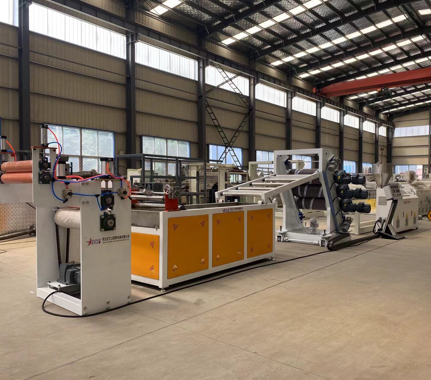 پیشہ ور پیویسی لچکدار دروازے کے پردے کی پیداوار لائن حل موثر صنعتی دروازے کے پردے کی تیاری کو قابل بناتے ہیں