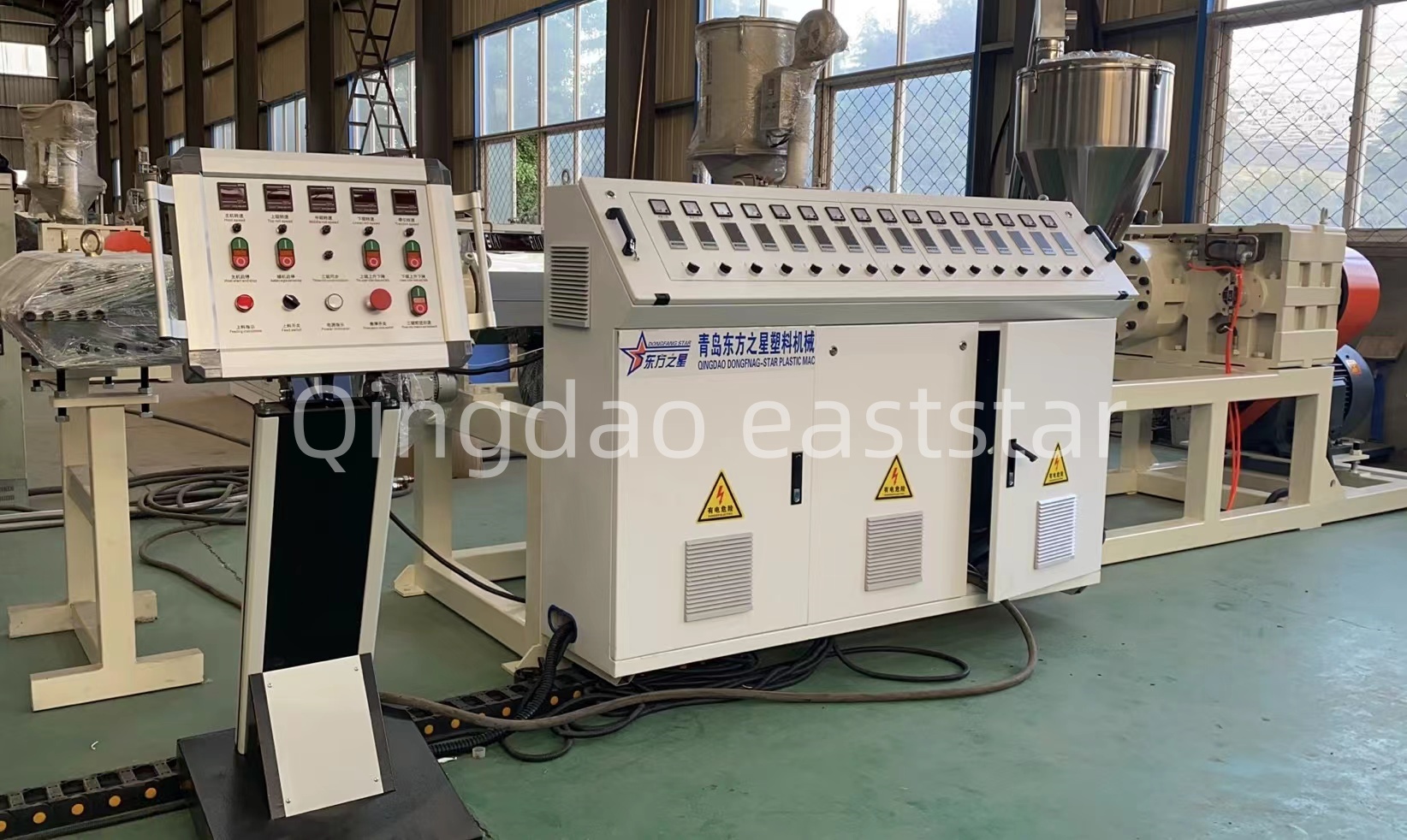 ایک پیشہ ور پیئ نکاسی آب بورڈ پروڈکشن لائن کس طرح نکاسی آب کے نظام کی تعمیر کے معیار کو یقینی بناتی ہے؟